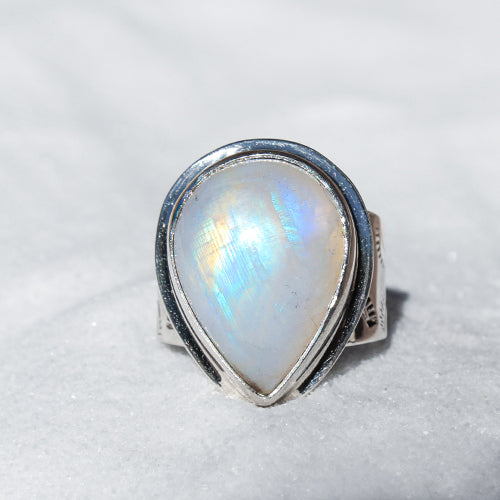 VENUS RING: Moonstone