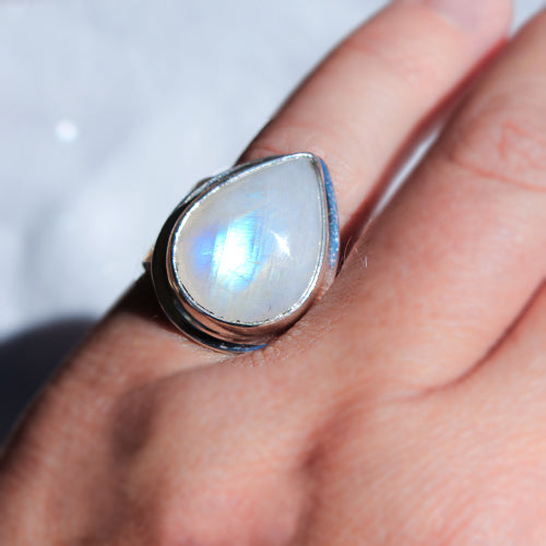 VENUS RING: Moonstone