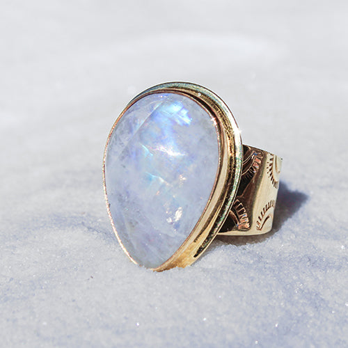 VENUS RING: Moonstone