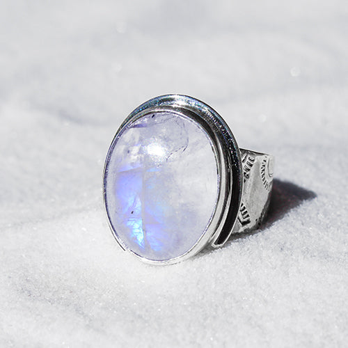 VENUS RING: Moonstone