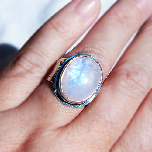 VENUS RING: Moonstone