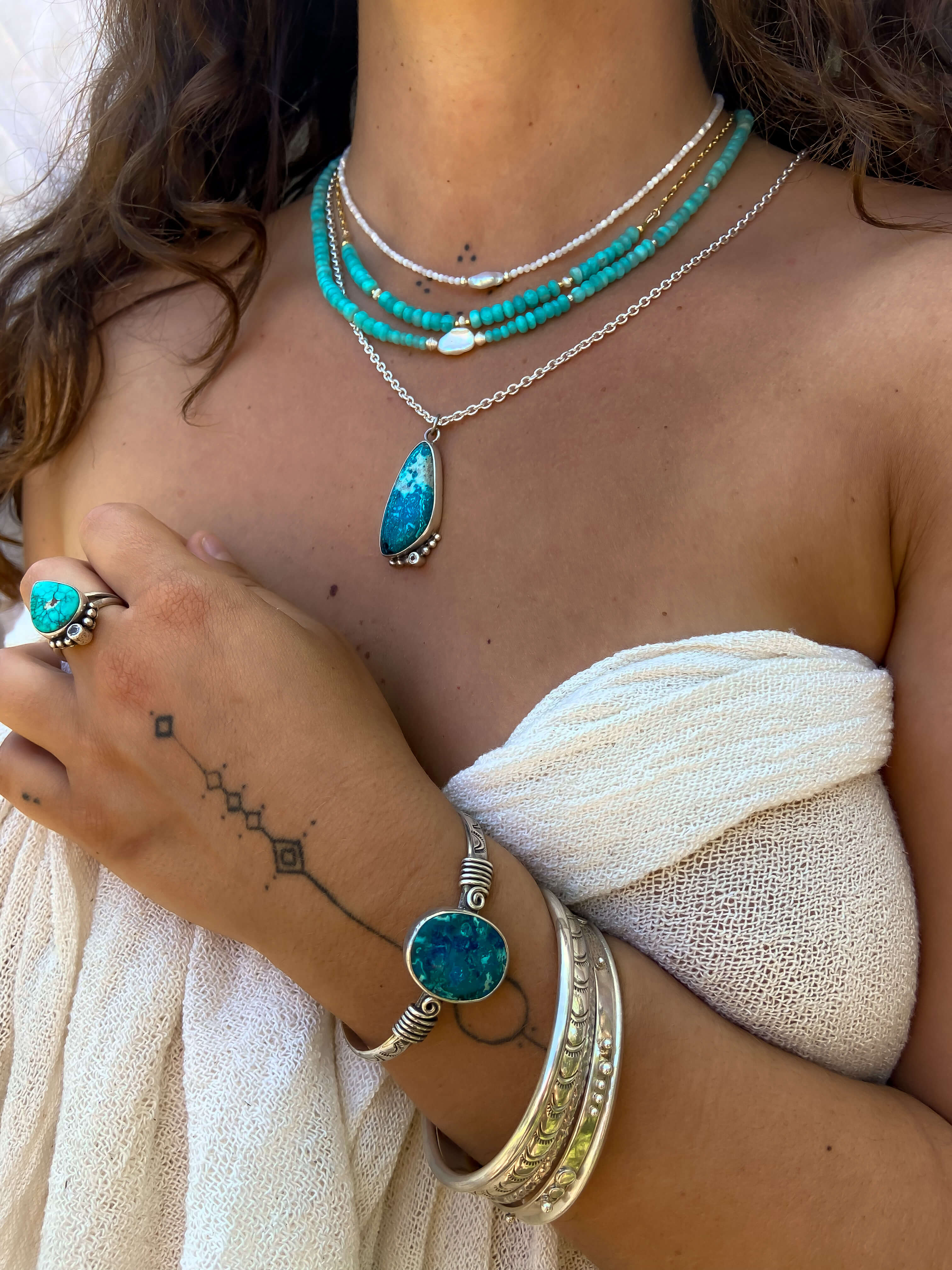 RAYA NECKLACE: Mother of Pearl & Pearl - GOLD