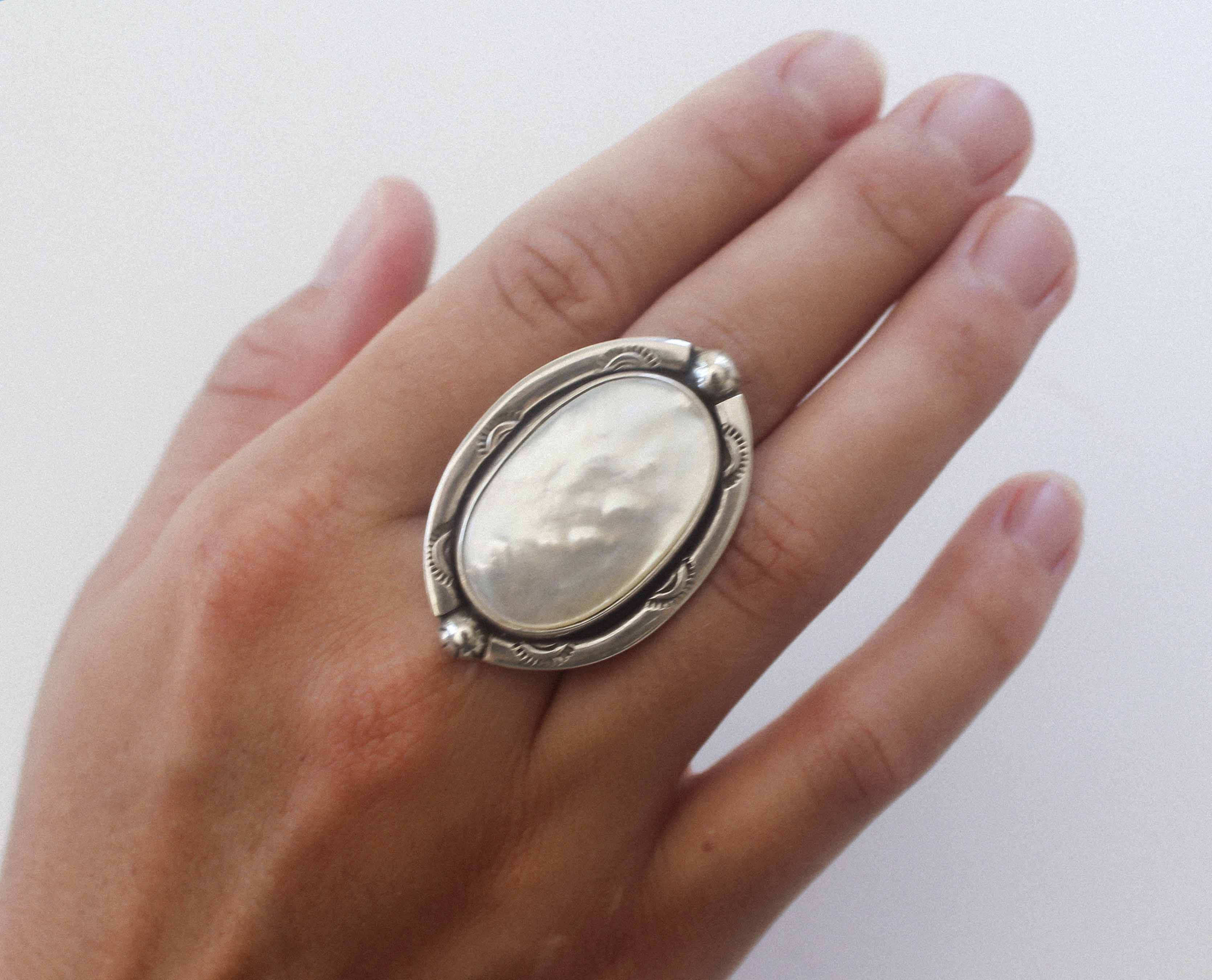 UNIVERSE RING: Mother of Pearl