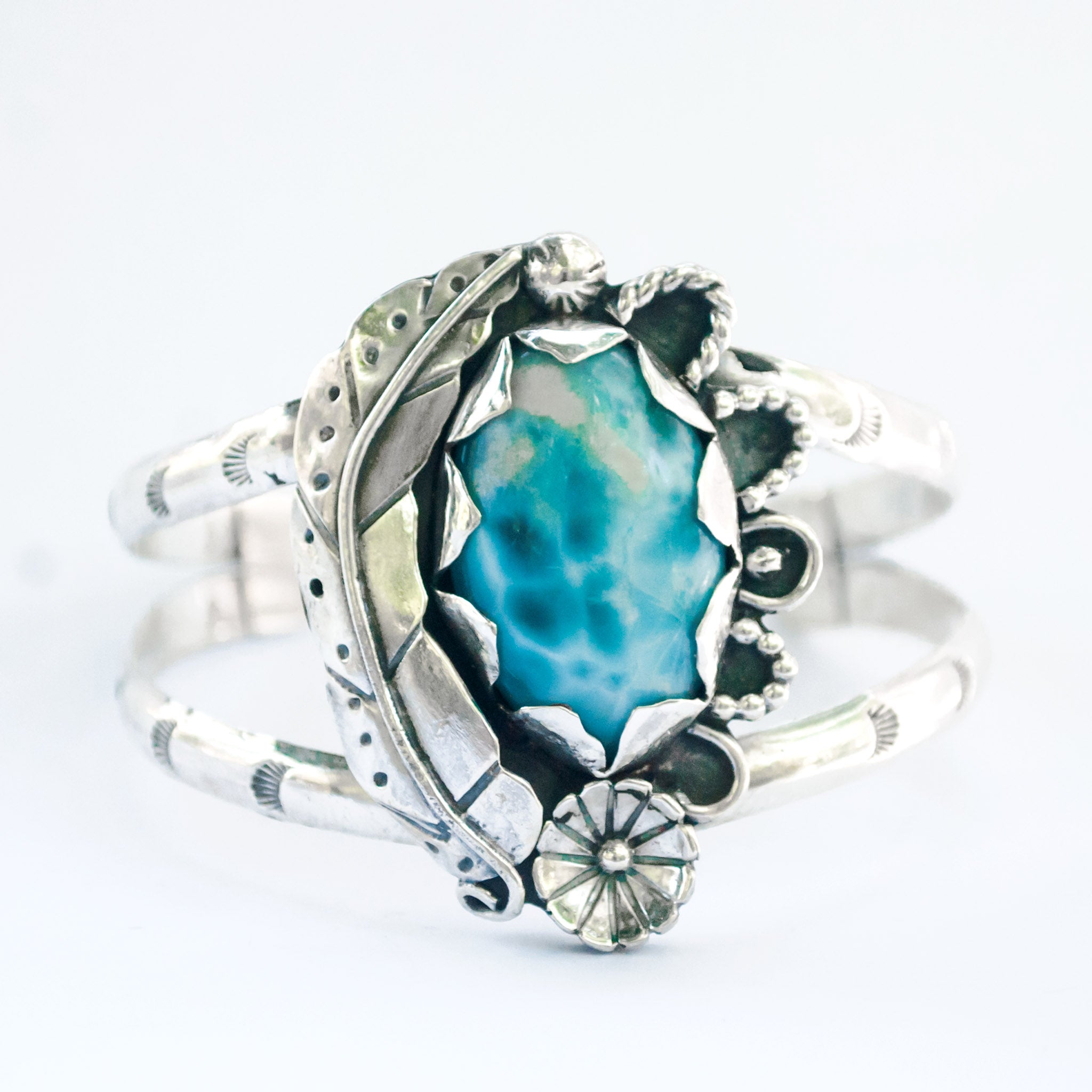 TREASURE CUFF: Larimar